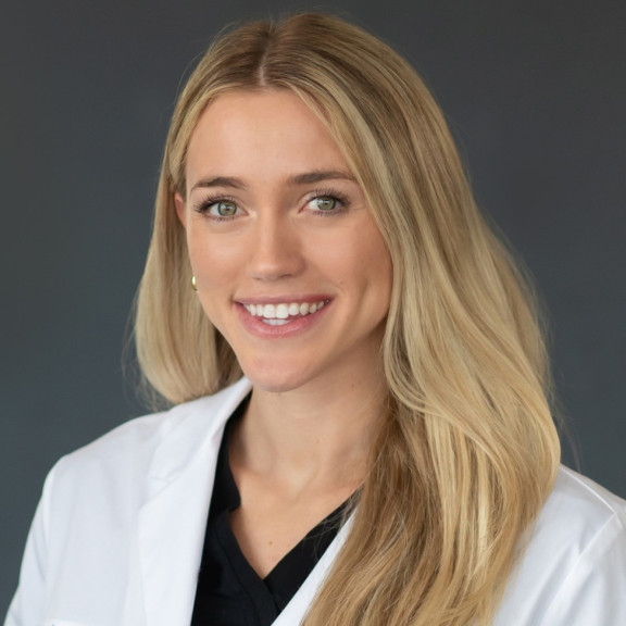 Portrait of Dr Amber Ackerman